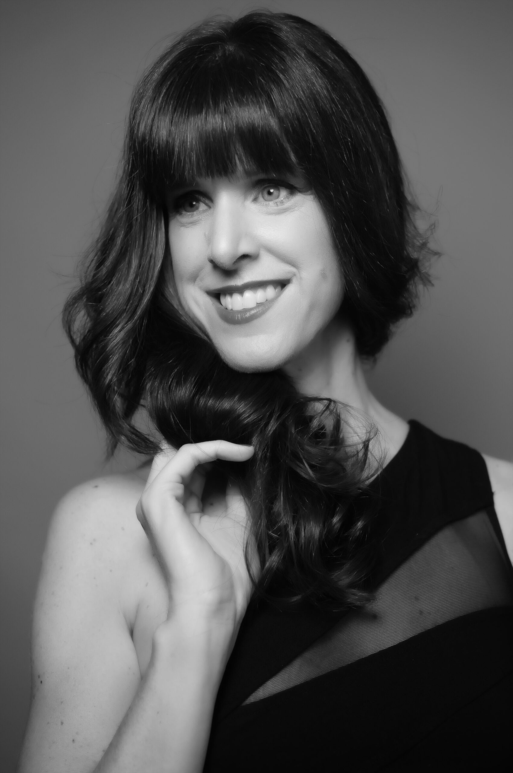 Vanessa Hastings - Singer and Pianist