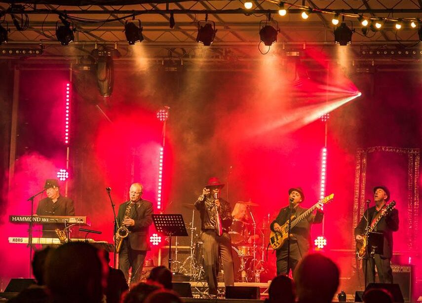 The New Foundations - 6 piece tribute band 